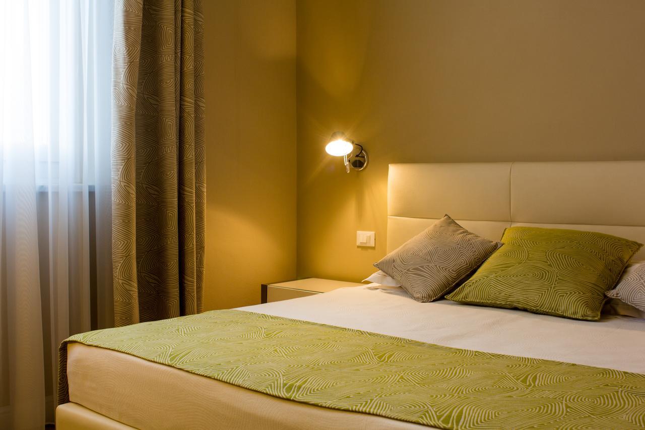 Hotel Universal Ливорно Екстериор снимка