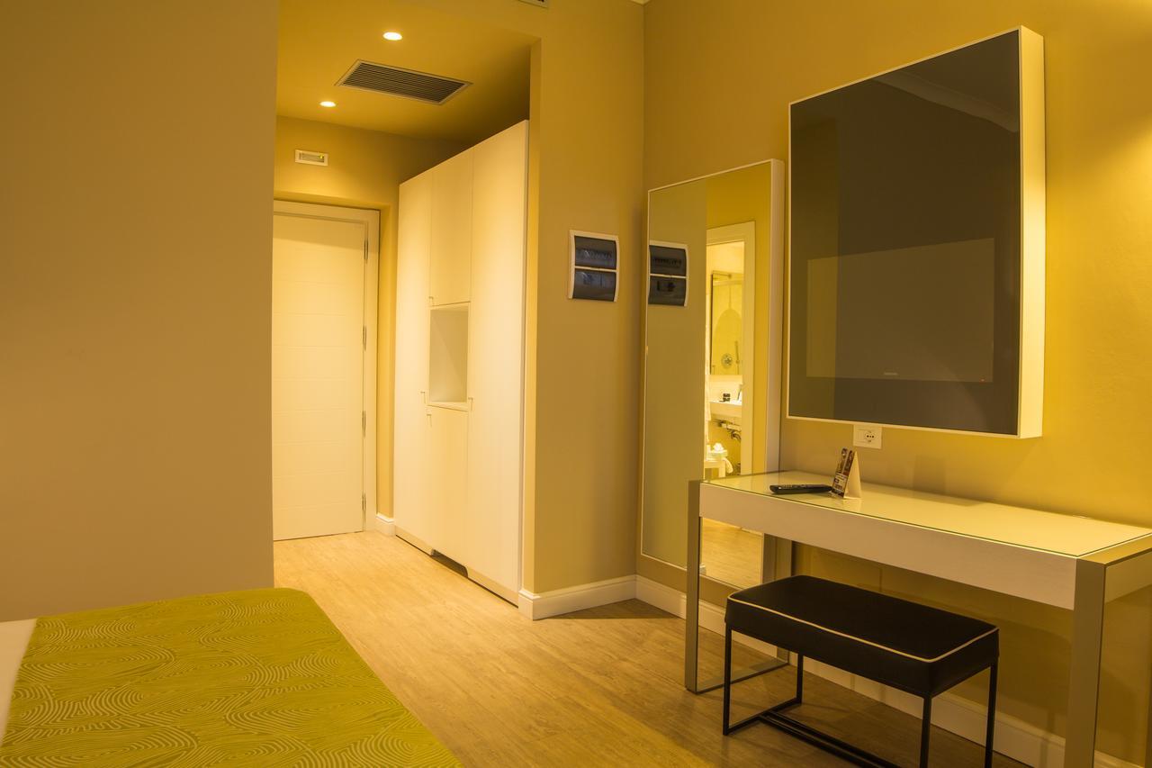 Hotel Universal Ливорно Екстериор снимка