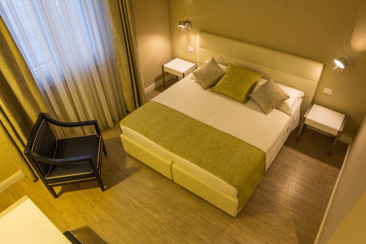 Hotel Universal Ливорно Екстериор снимка
