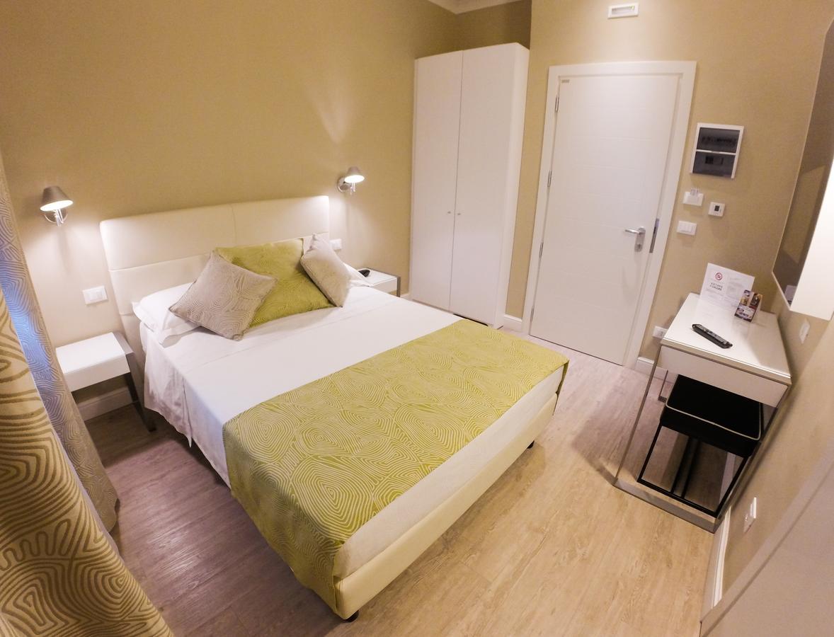 Hotel Universal Ливорно Екстериор снимка