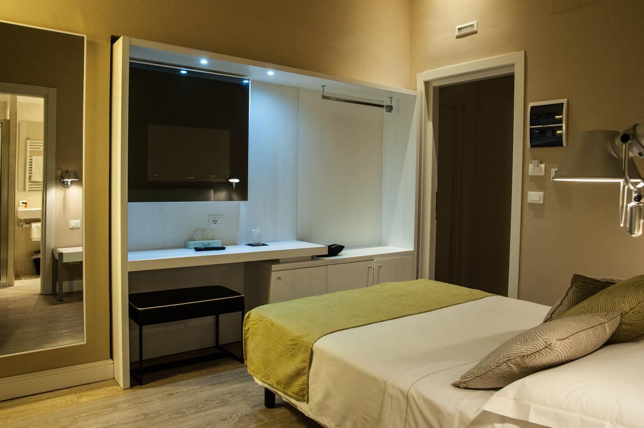 Hotel Universal Ливорно Екстериор снимка