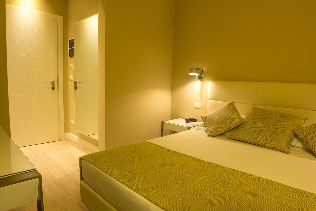 Hotel Universal Ливорно Екстериор снимка