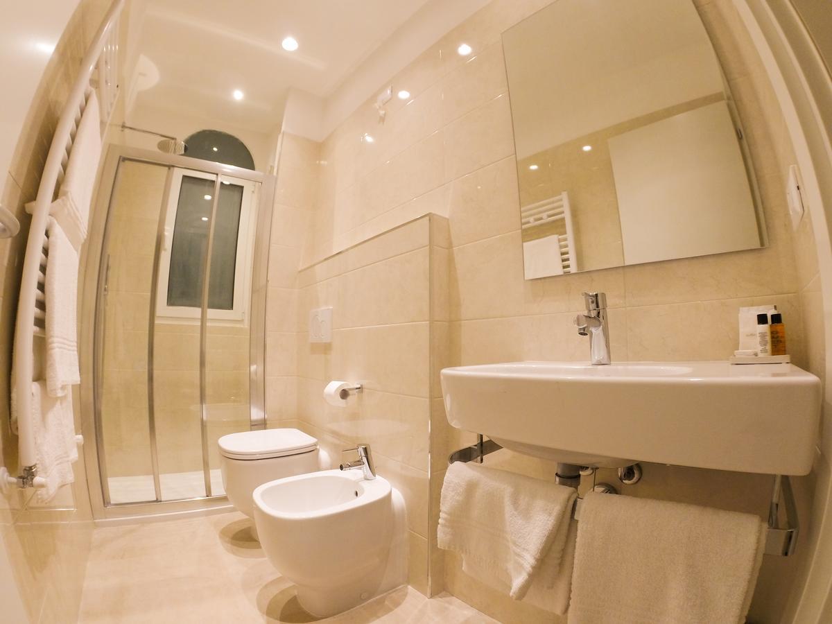 Hotel Universal Ливорно Екстериор снимка