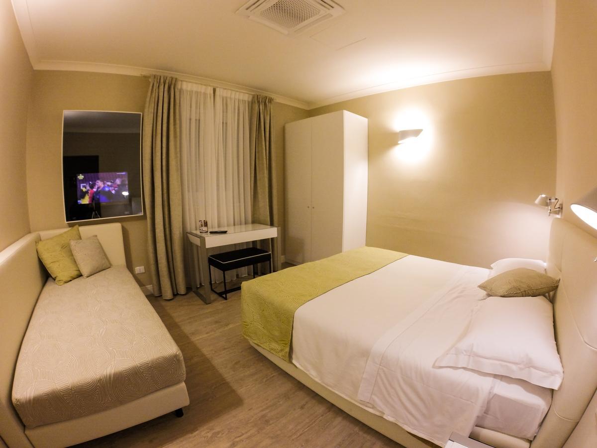 Hotel Universal Ливорно Екстериор снимка