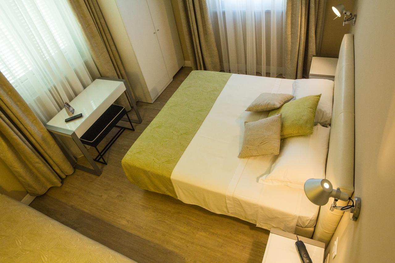 Hotel Universal Ливорно Екстериор снимка