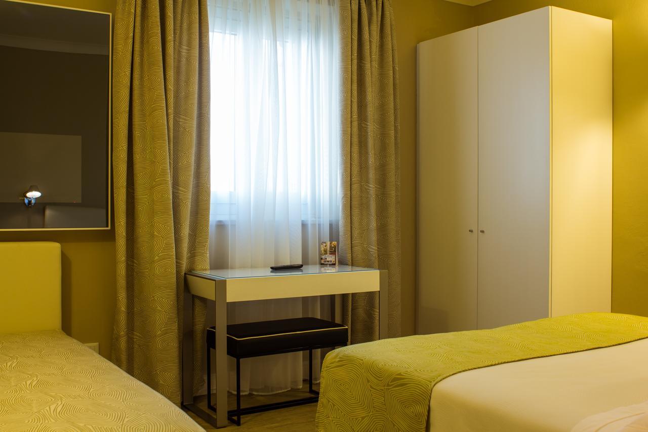 Hotel Universal Ливорно Екстериор снимка