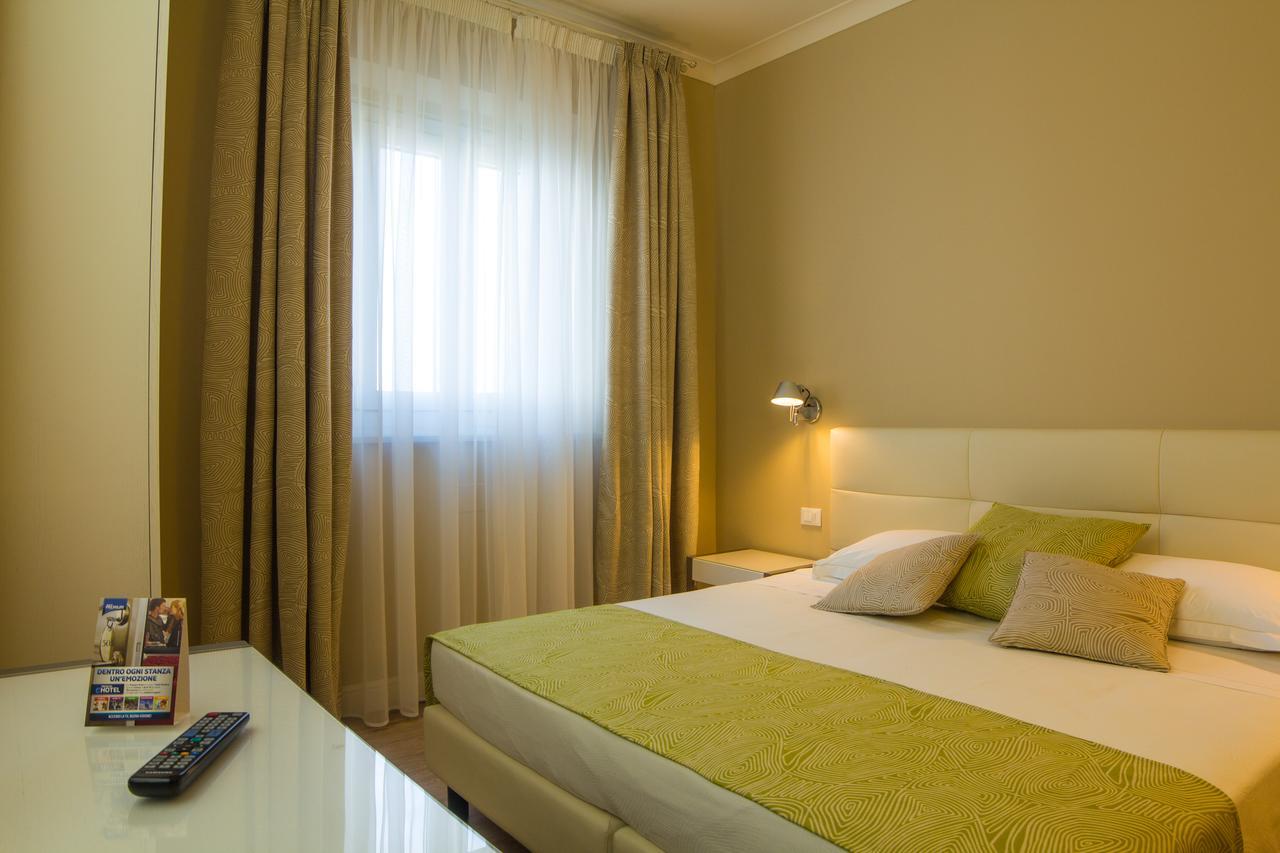 Hotel Universal Ливорно Екстериор снимка