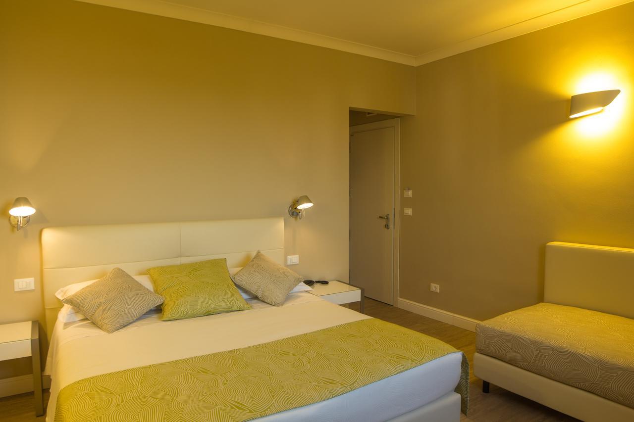 Hotel Universal Ливорно Екстериор снимка